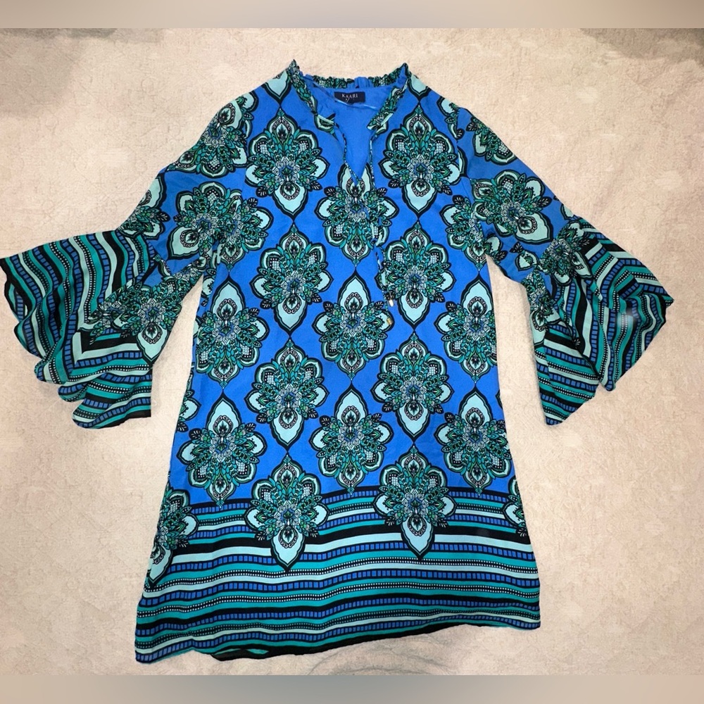 3/$30  Kaari‎ Blue Bell Sleeve Knee Length Dress